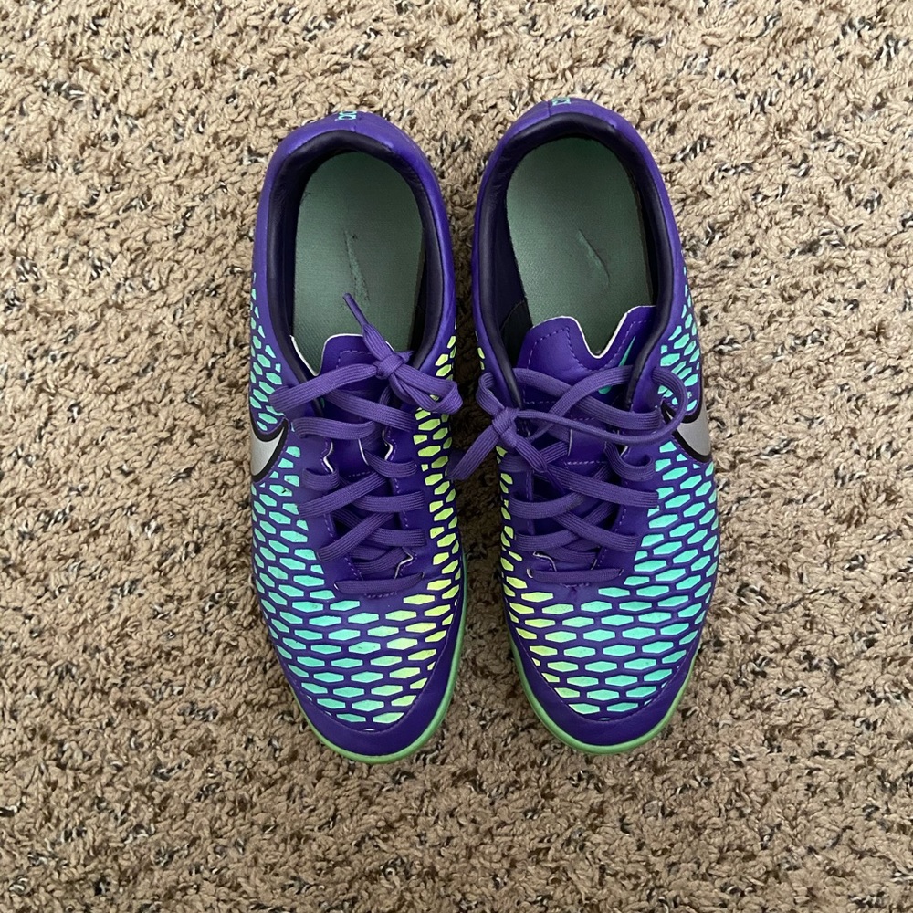 NIKE RUNNING SHOES 💚💜